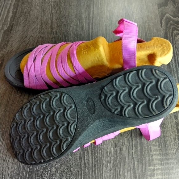 Dr Scholl's woman 10 sport sandals. Stretch Strappy. Next to new. Color Orchid - Picture 1 of 11